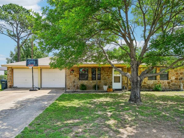 115 Mountain View DR, Burnet, TX 78611