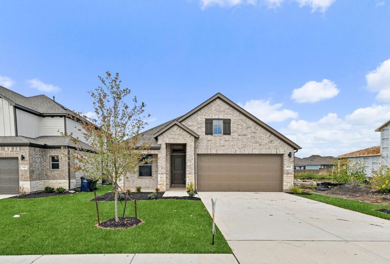 908 Universal Dr, Hutto, TX 78634 Main Photo