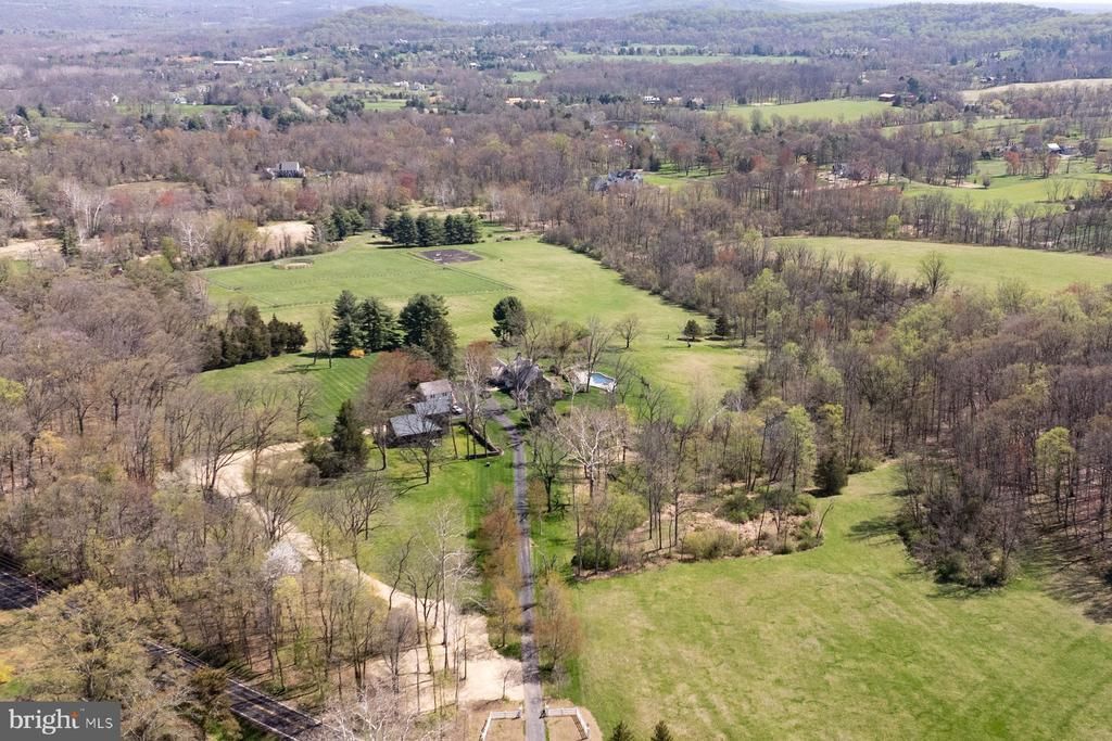 2950 WINDY BUSH ROAD, NEWTOWN, PA 18940