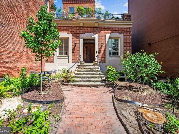 16 W READ STREET, BALTIMORE, MD 21201