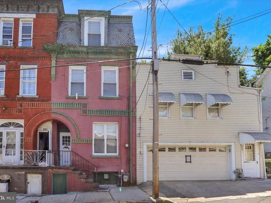 607 W Norwegian Street, Pottsville, PA 17901 Main Photo