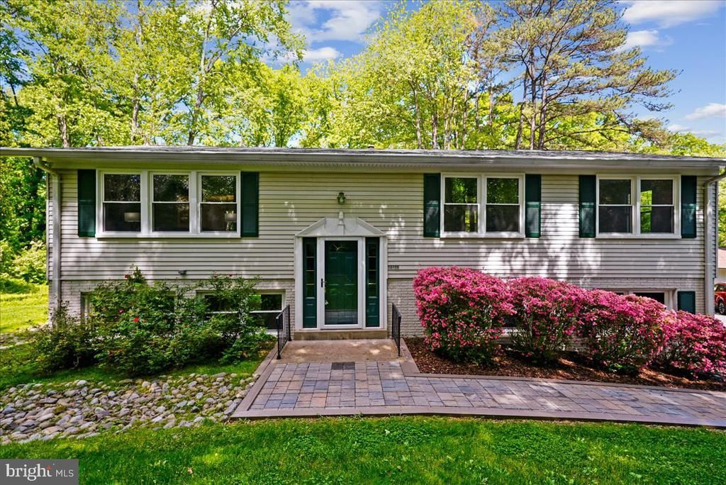 10806 Oldfield Drive, Reston, VA 20191 Main Photo