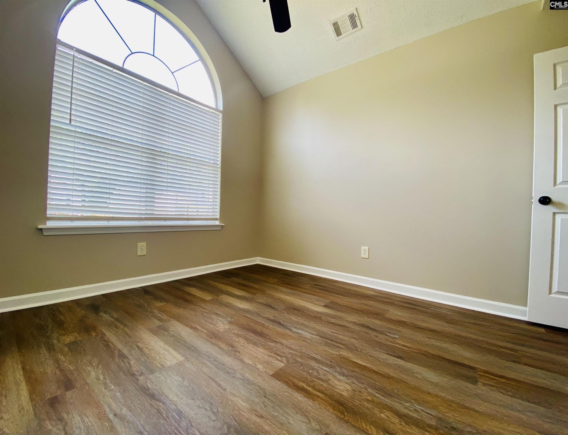 560 Rapids Road Photo 12