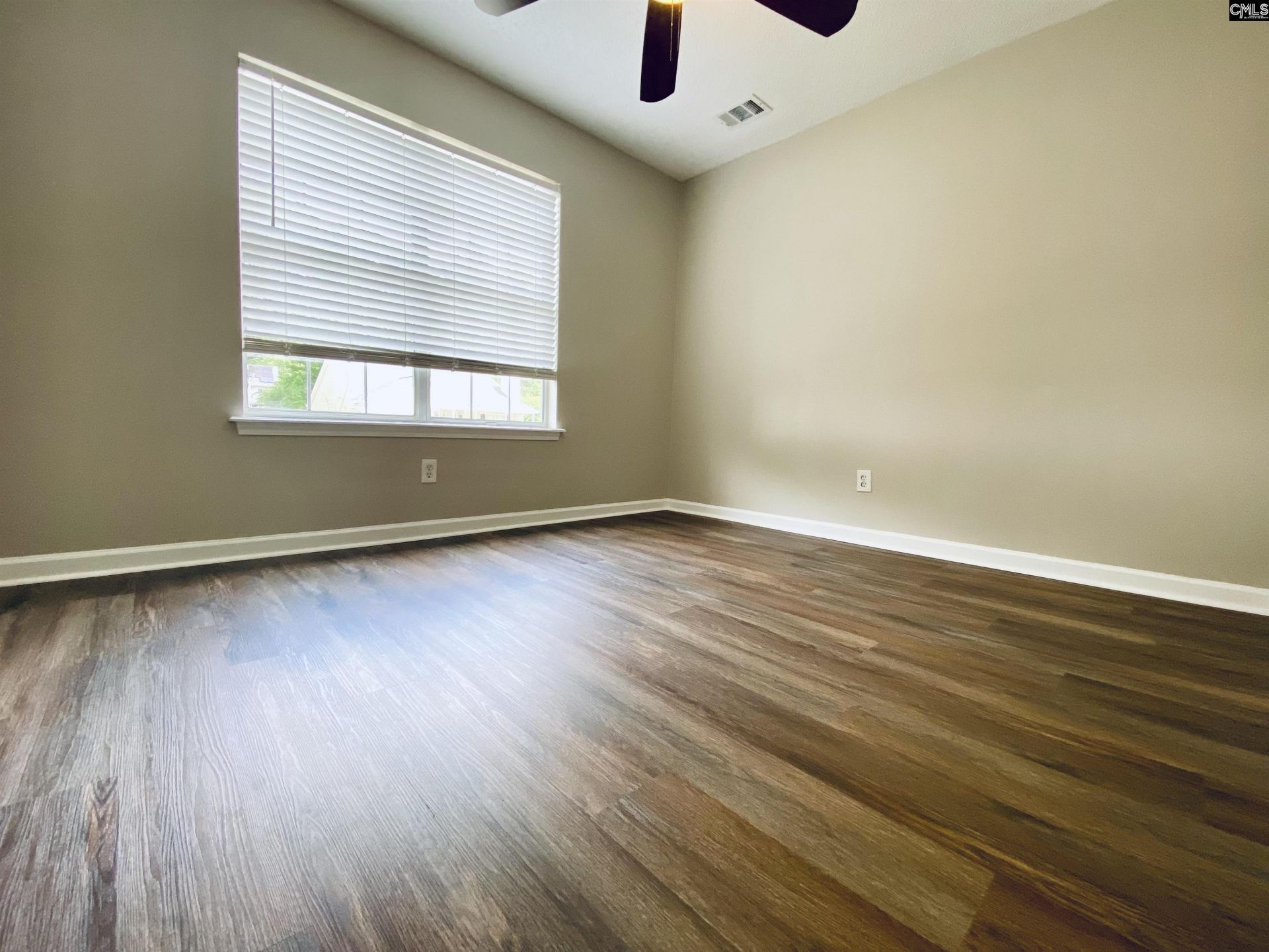560 Rapids Road Photo 15