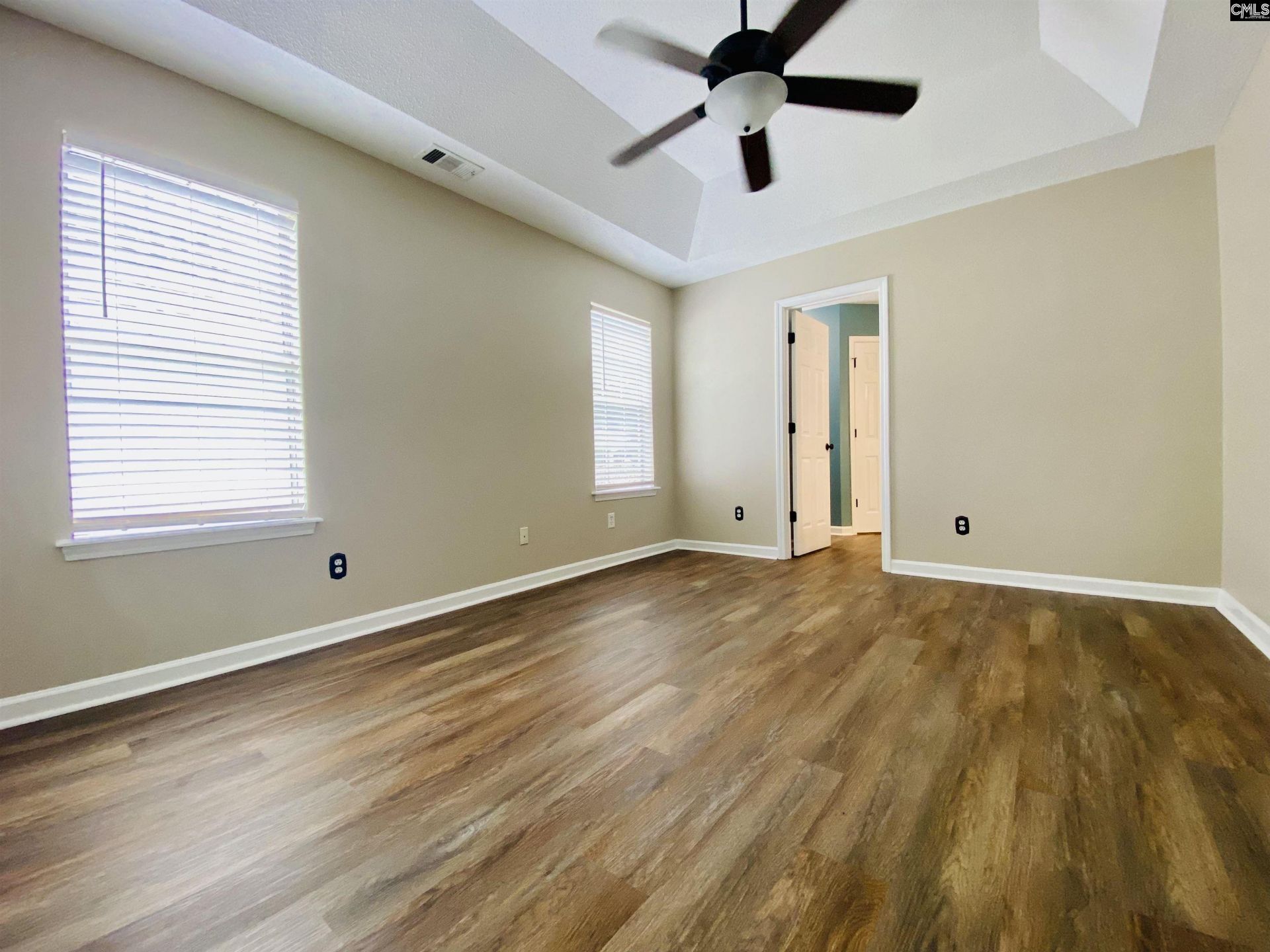 560 Rapids Road Photo 17