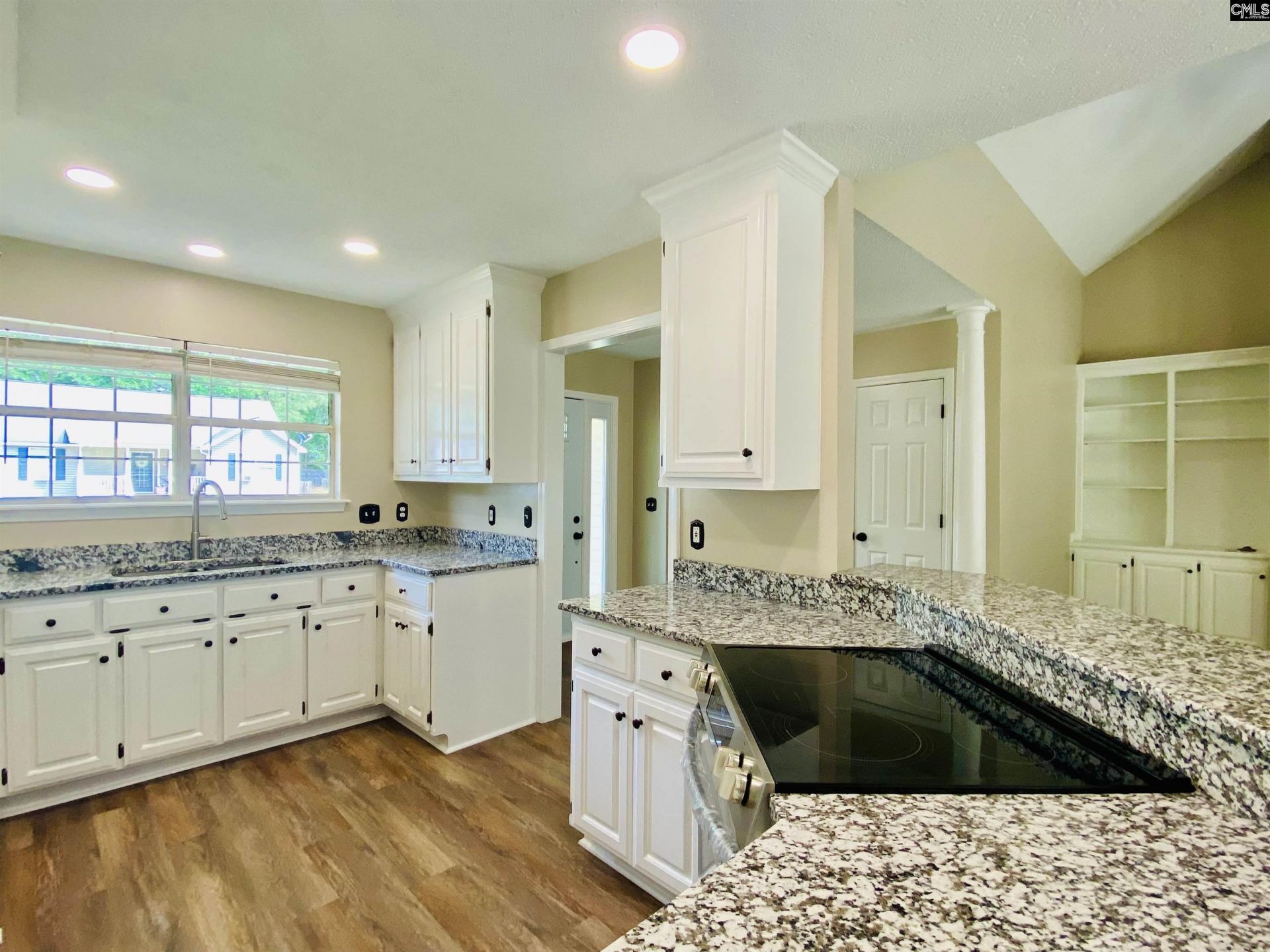 560 Rapids Road Photo 9
