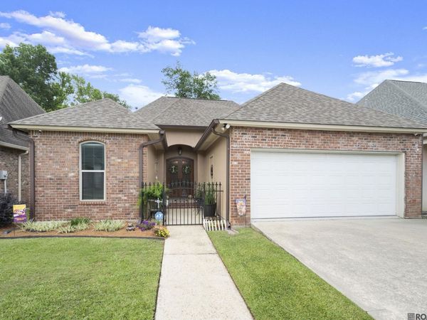8425 Le Marie Ct, Denham Springs, LA 70706