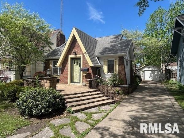 923 W Main Cross Street, Taylorville, IL 62568