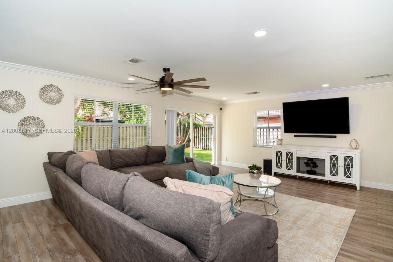 6630 Saltaire Ter, Margate, FL 33063 Photo