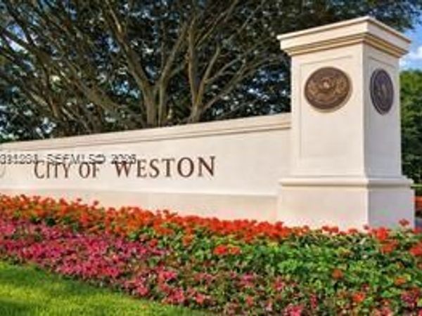 16168 Laurel Dr, Unit 201, Weston, FL 33326