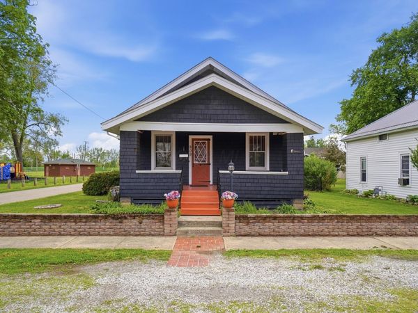 909 W Sugar Street , Mount Vernon, OH 43050
