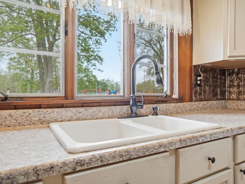 909 W Sugar Street , Mount Vernon, OH 43050 Photo 17