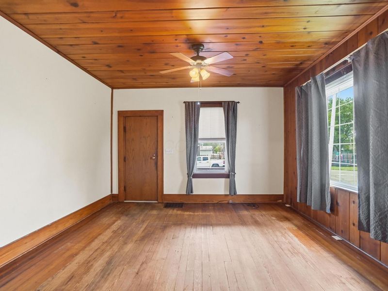 909 W Sugar Street , Mount Vernon, OH 43050 Photo 6