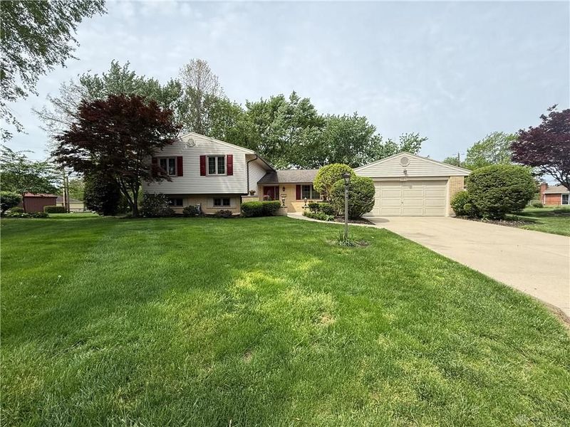 2272 Whispering Willow Circle, Kettering, OH 45440 Photo 3