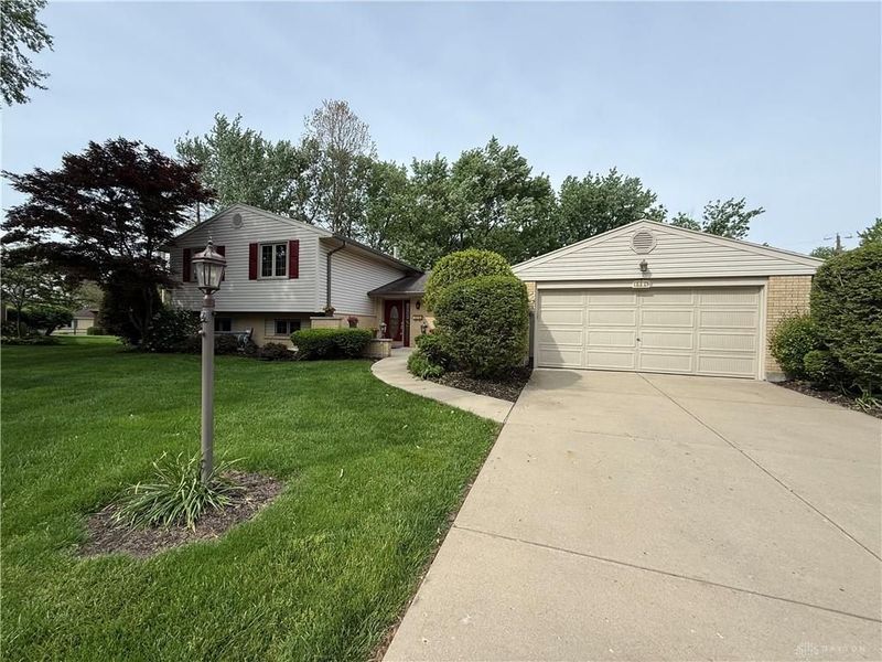 2272 Whispering Willow Circle, Kettering, OH 45440 Photo 5