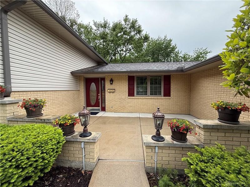 2272 Whispering Willow Circle, Kettering, OH 45440 Photo 6
