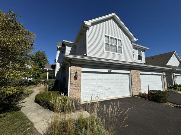 1913 Golden Gate Lane , Naperville, IL 60563