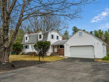 19 Dutton Road, Pelham, NH 03076