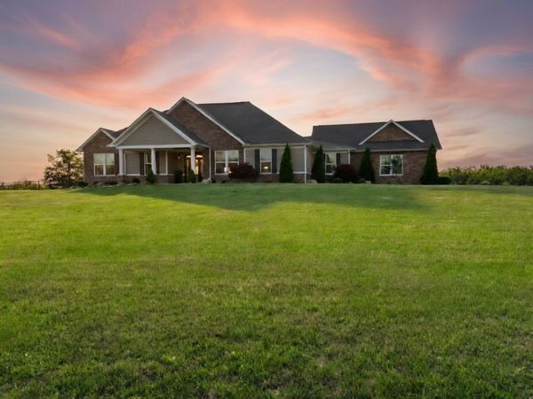 333 Moonlight Dr, Vanleer, TN 37181