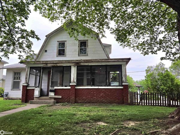 906 Summer Street, Burlington, IA 52601
