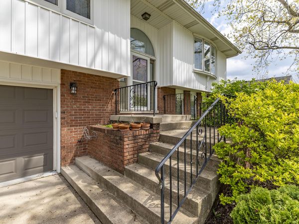 701 N Oriole Court, Griffith, IN 46319