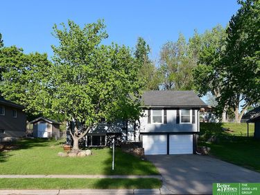 1114 Hackney Drive , Papillion, NE 68046