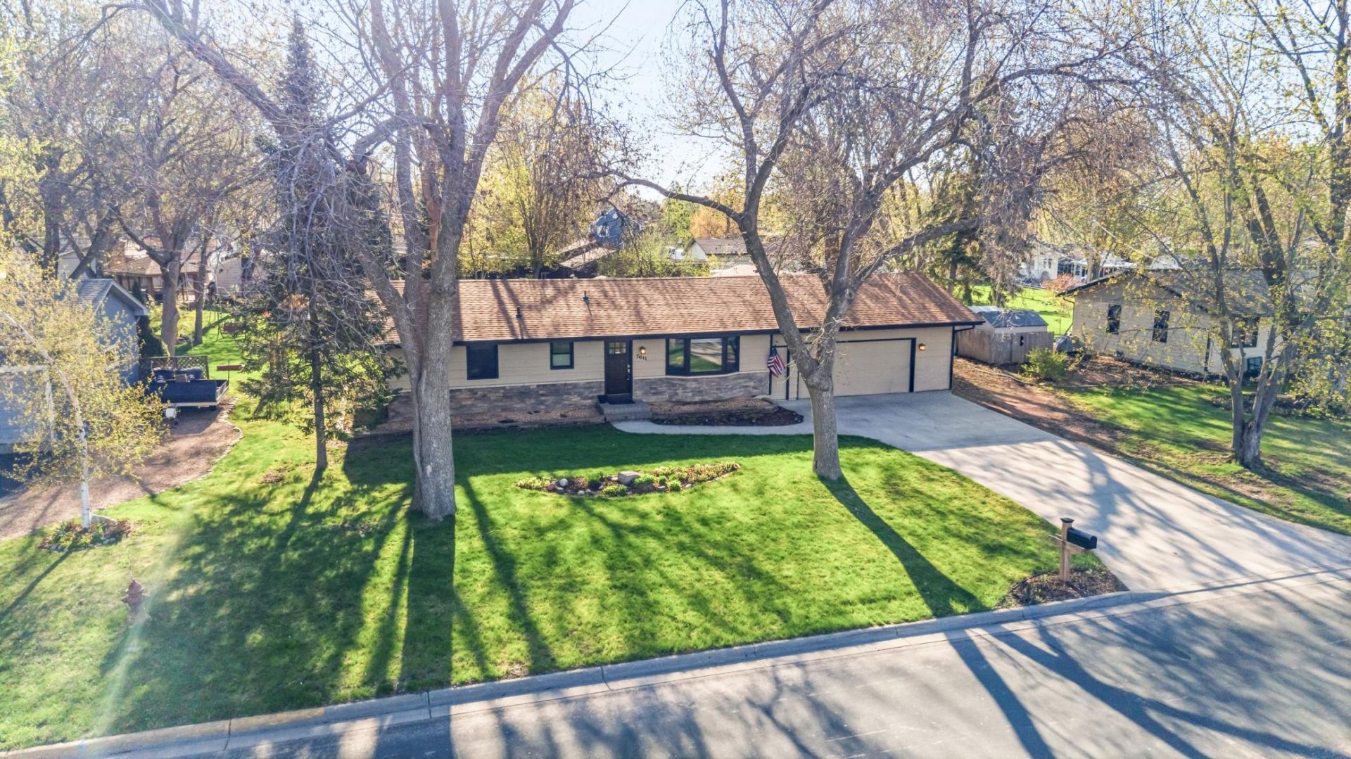 7611 Laredo Drive, Chanhassen, MN 55317 Main Photo