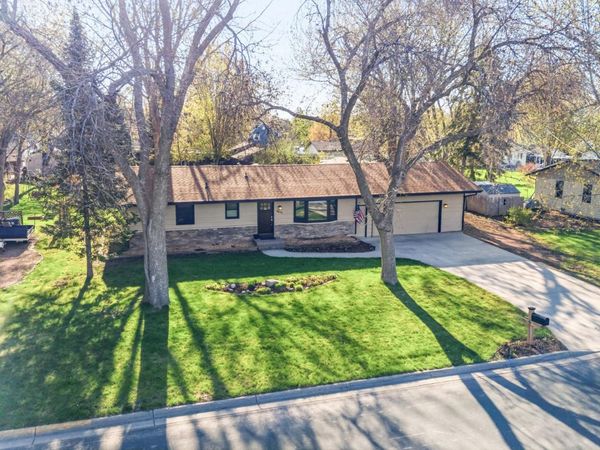 7611 Laredo Drive, Chanhassen, MN 55317