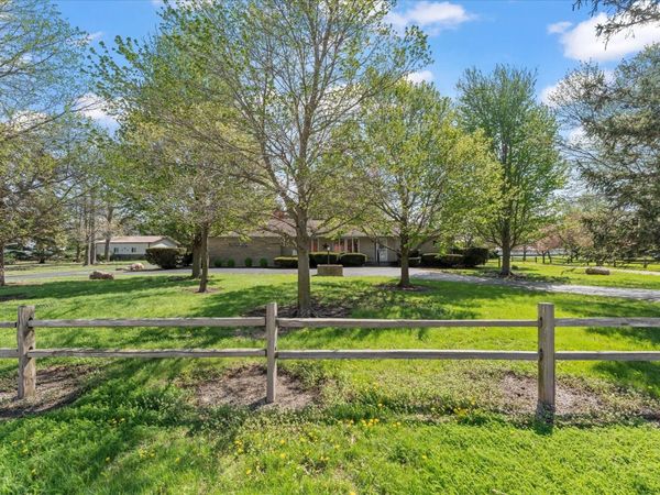 2501 N 4100 East Road, Bellflower, IL 62174