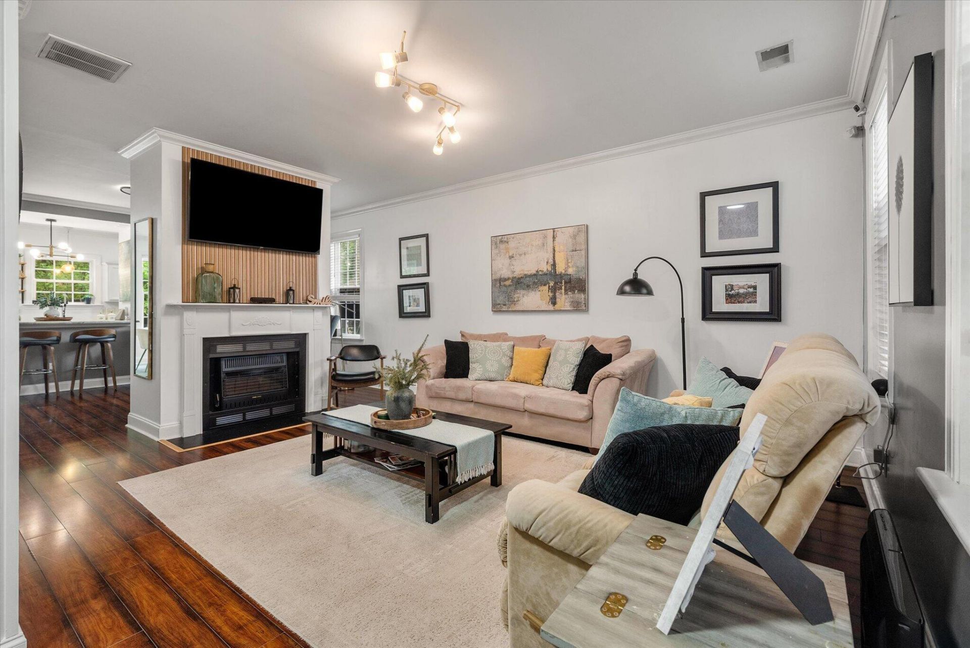 8949 Furr Street Photo 10
