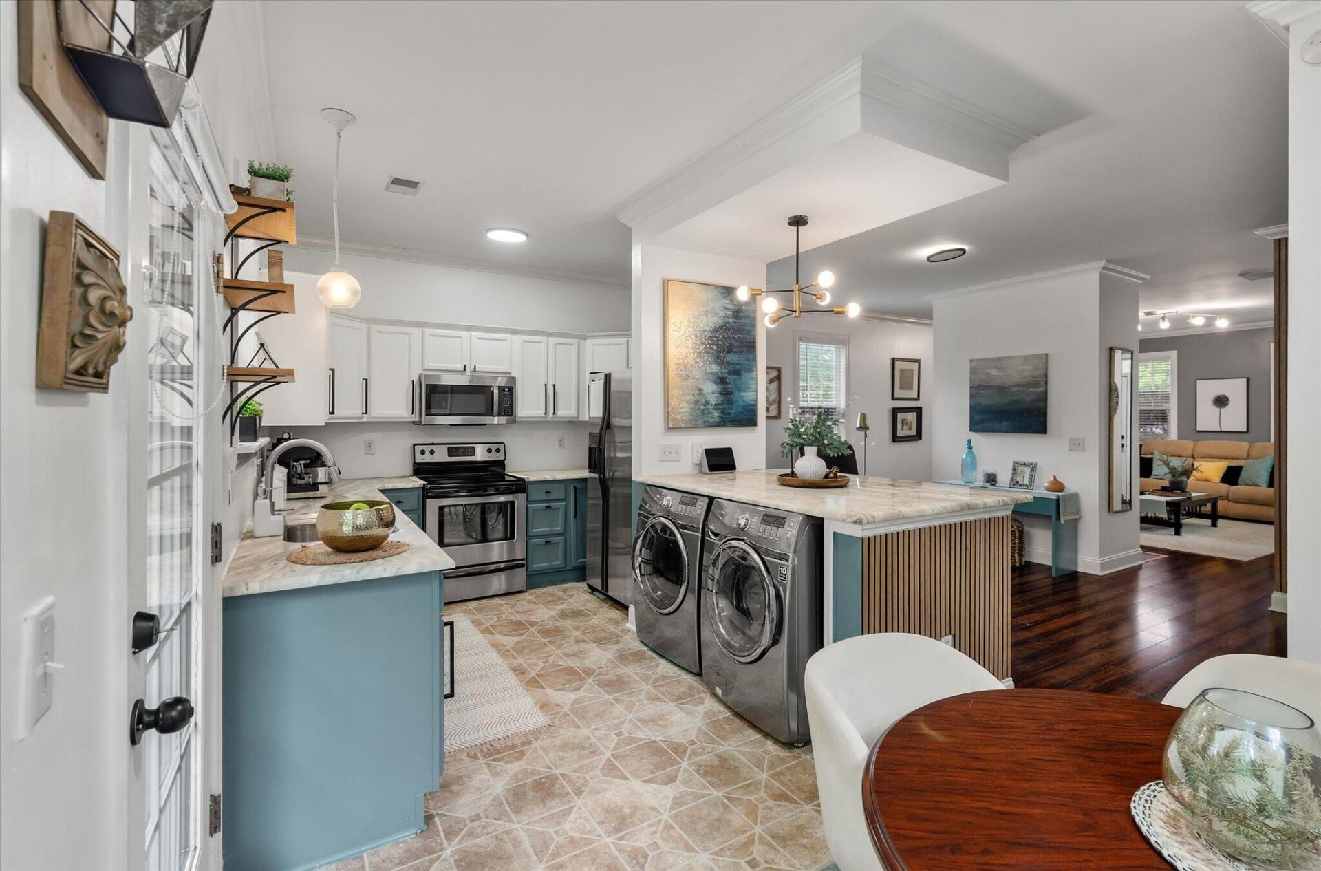 8949 Furr Street Photo 18