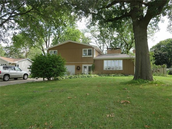 4204 Crestview Drive, Cedar Falls, IA 50613