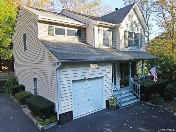 64 Glen Road , Baiting Hollow, NY 11933