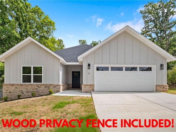 6 Tarland Lane, Bella Vista, AR 72715