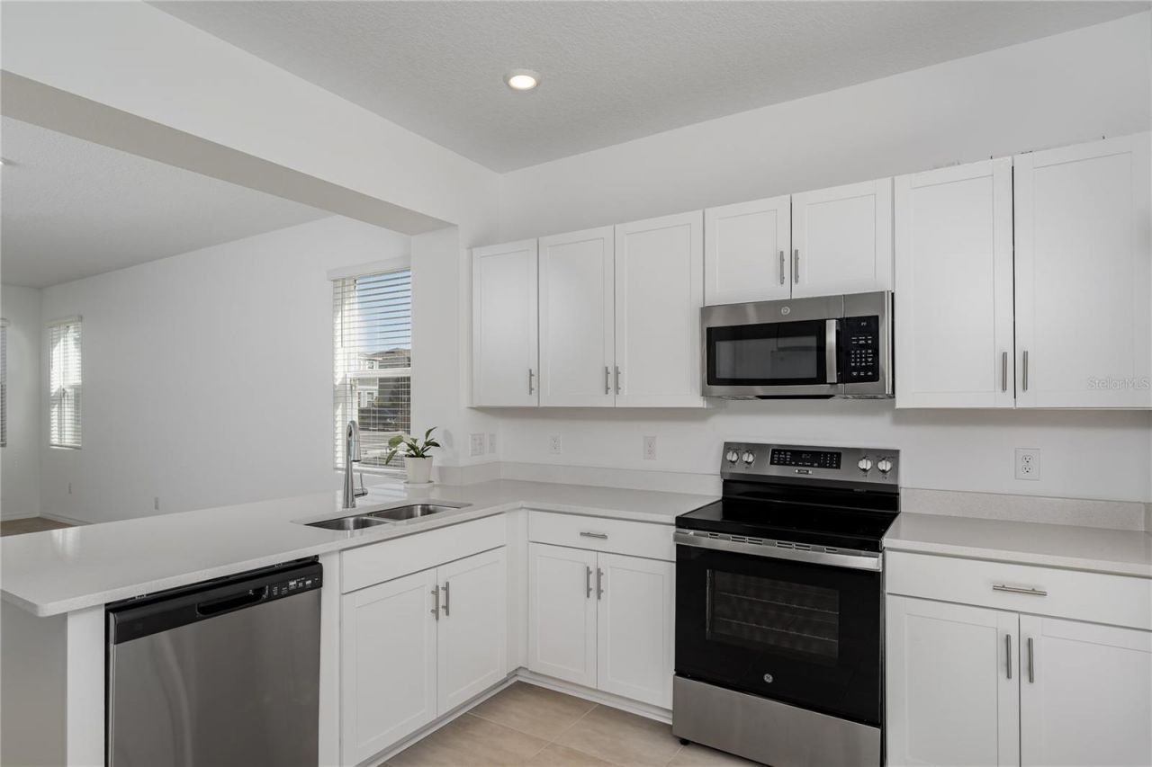 6106 Fairmont Lane , Palmetto, FL 34221 Photo