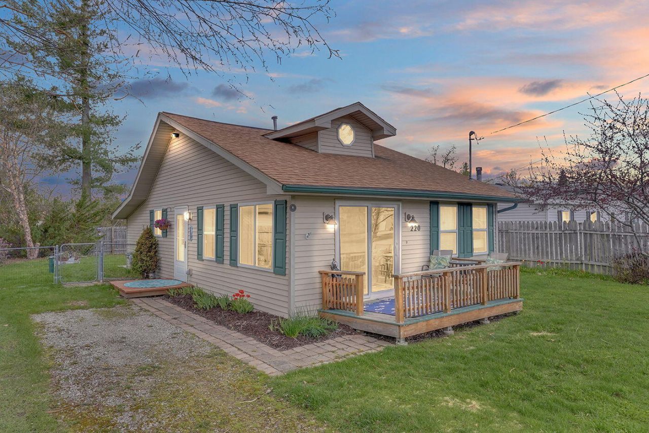 220 Oliver, Houghton Lake, MI 48629 Main Photo