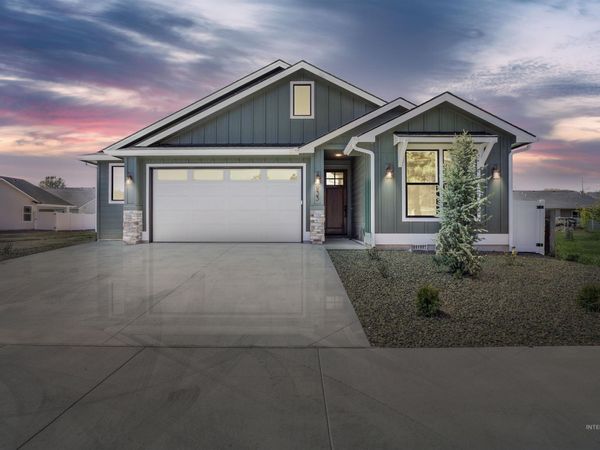 933 S Almond St, Nampa, ID 83686