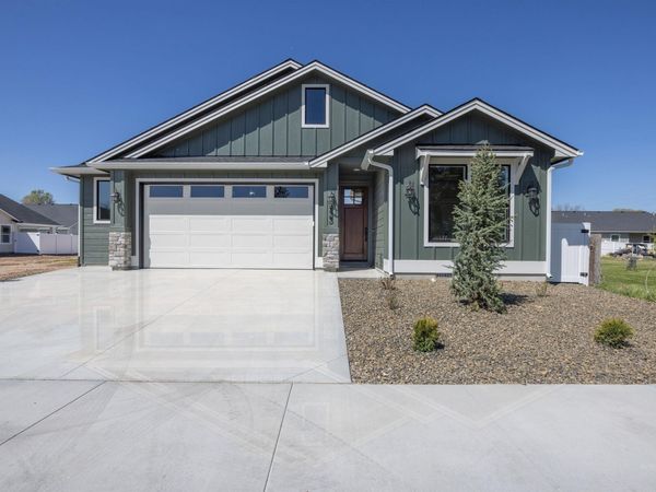 933 S Almond St, Nampa, ID 83686