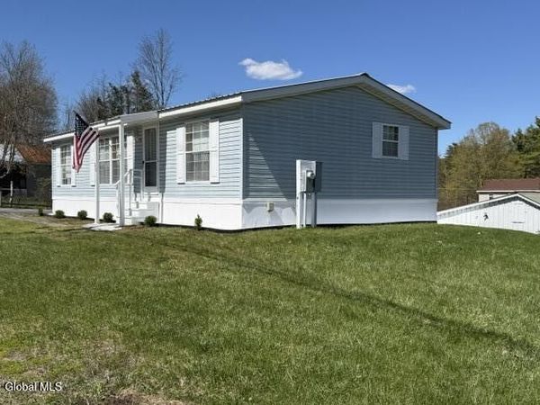 52 2nd Avenue, Hadley, NY 12835