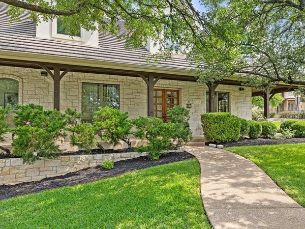 2 Dovedale CV , The Hills, TX 78738