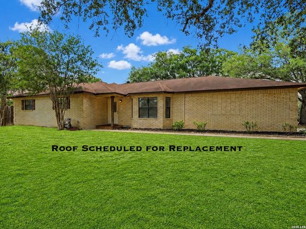 106 Oak Ridge Dr., La Vernia, TX 78121