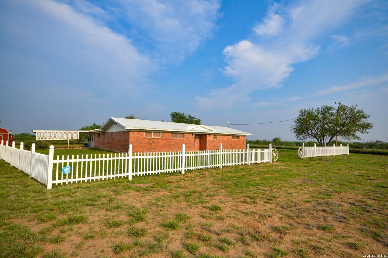 2923 Fm 186, Carrizo Springs, TX 78834 Main Photo