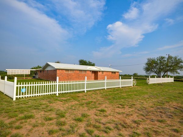 2923 FM 186, Carrizo Springs, TX 78834