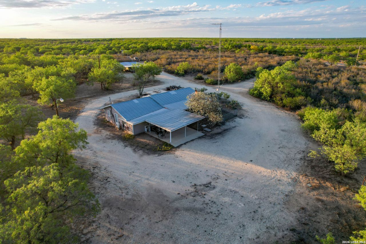 3472 Wilson Rd, Carrizo Springs, TX 78834 Main Photo