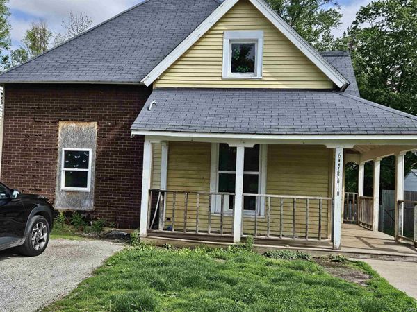 6 W Meredith Street, Frankfort, IN 46041