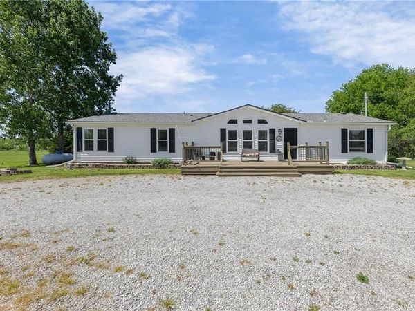 69 Porcupine Path, Linn Valley, KS 66040