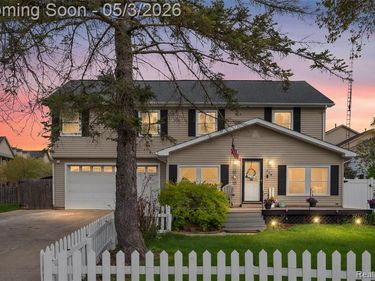 415 Leon Road, Walled Lake, MI 48390
