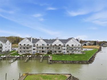37530 Jefferson Avenue, Harrison Twp, MI 48045