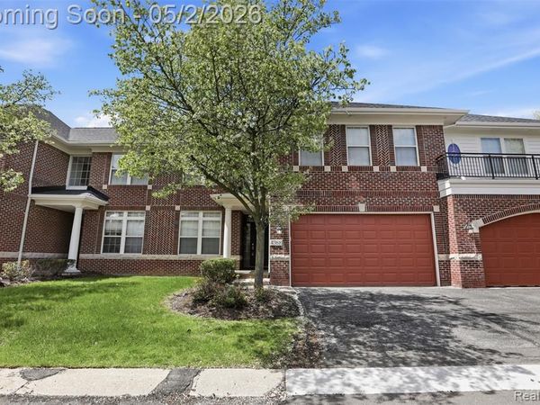 4368 Gateway Circle, West Bloomfield Twp, MI 48322
