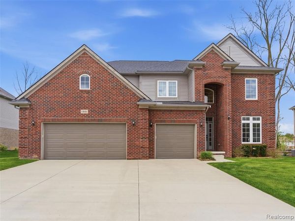 1551 Garrett Drive, Troy, MI 48085